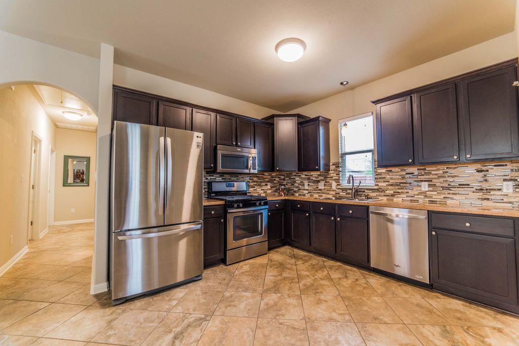 102 Preston Trl, San Marcos, TX 78666