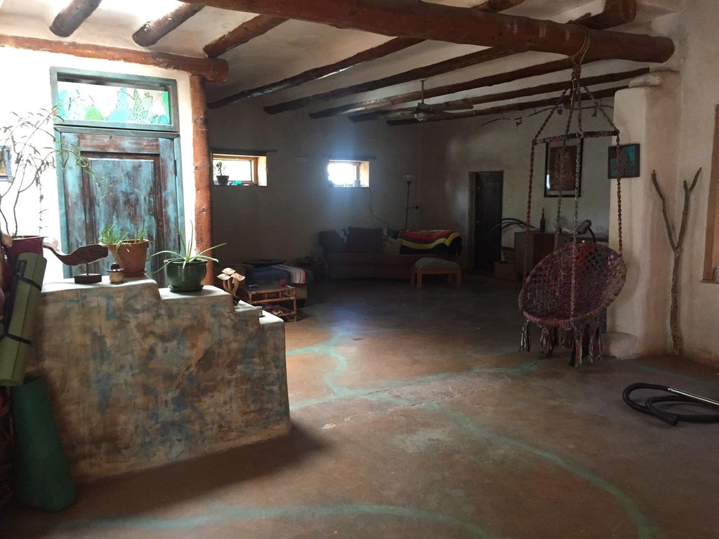 592 Foothill Rd SW, Albuquerque, NM 87105