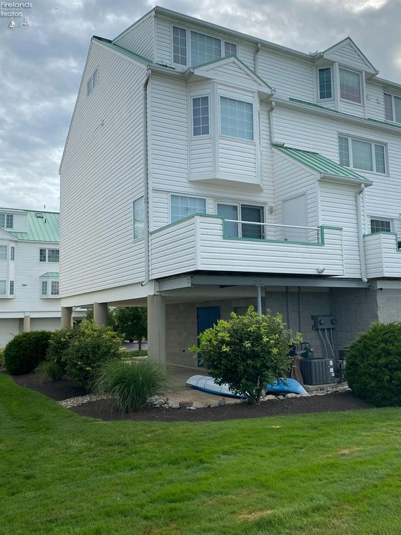 28 Cedar Point Rd #F, Sandusky, OH 44870