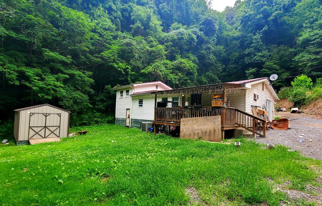 1437 Right Poor Valley Rd, Pennington Gap, VA 24277