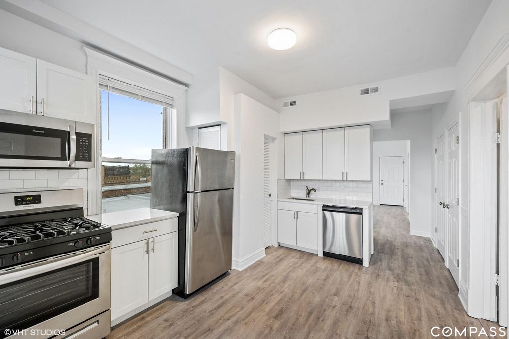2337 W Superior St #3R, Chicago, IL 60612