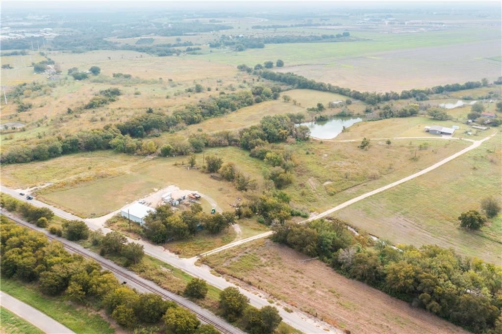 350 County Road 403, Taylor, TX 76574