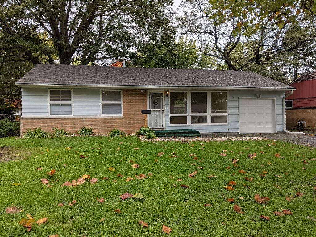 1118 W Eureka St, Champaign, IL 61821