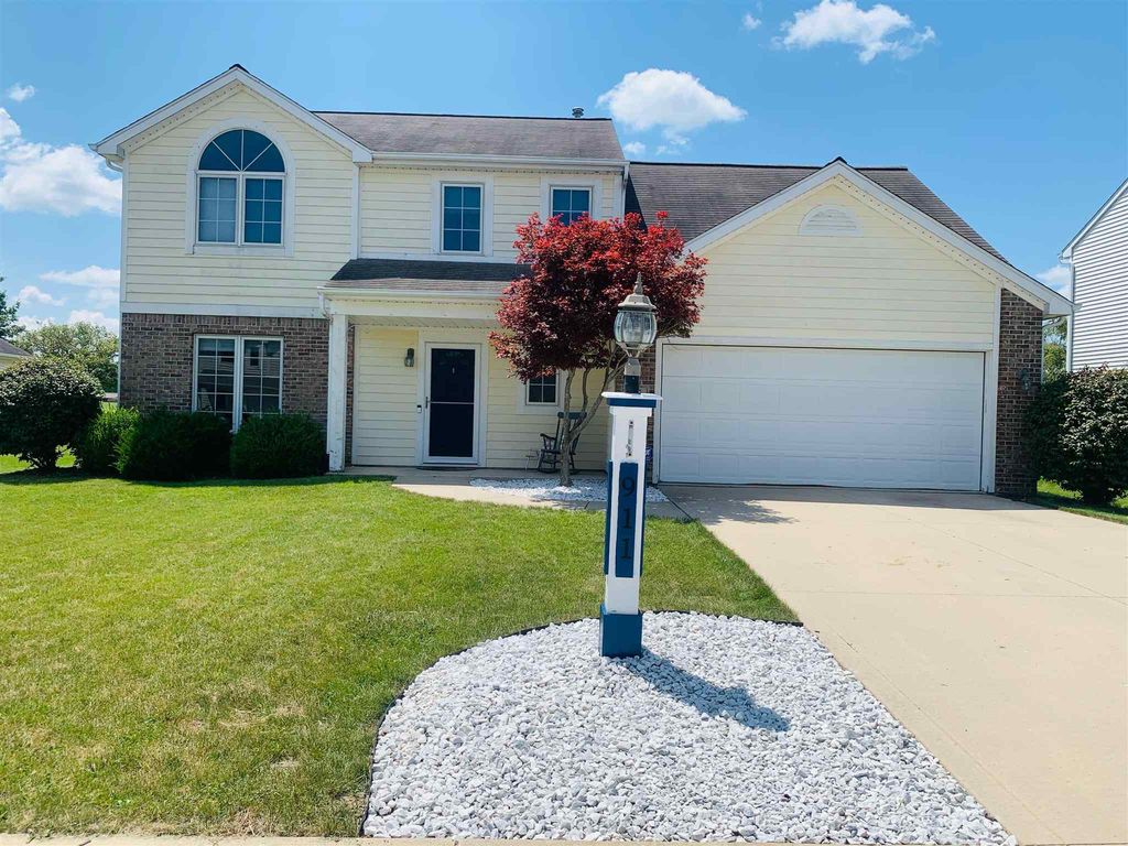 911 Winchester Ln, Fort Wayne, IN 46819