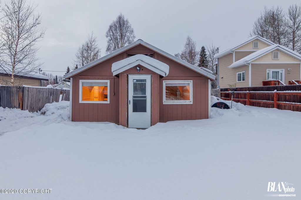 1526 Mary Ann St, Fairbanks, AK 99701