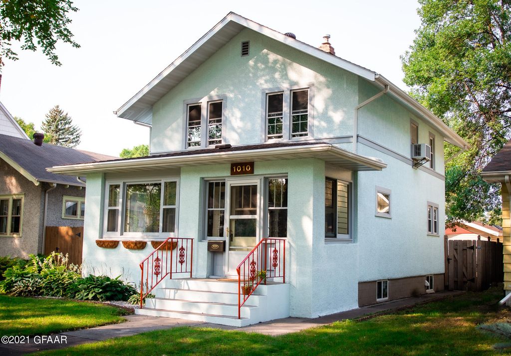 1010 Belmont Rd, Grand Forks, ND 58201