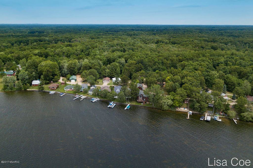 2281 Lakeside Dr, Fenwick, MI 4 Bed, 2 Bath SingleFamily Home 47