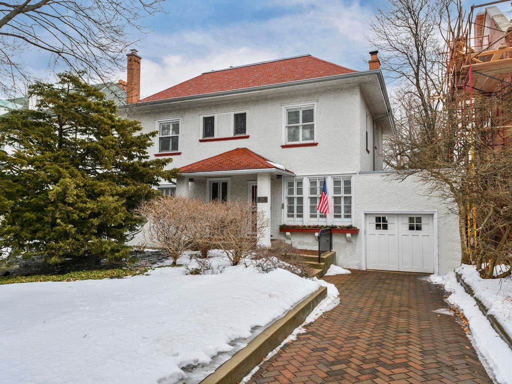721 Sheridan Rd, Evanston, IL 60202