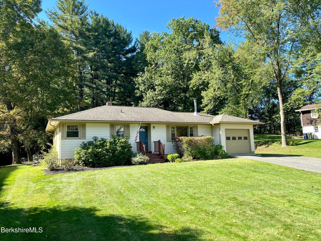 27 Holmeswood Ter, Lenox, MA 01240