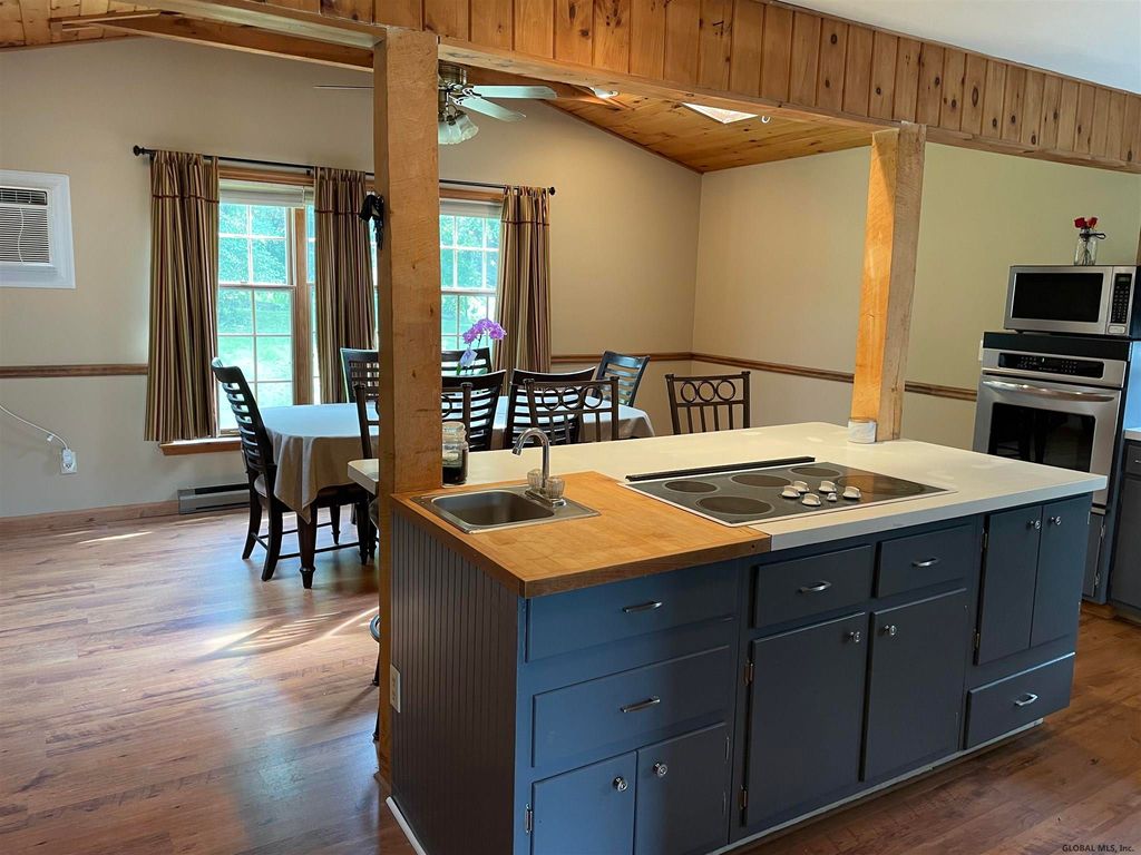 18 Orchard Rd, Castleton On Hudson, NY 12033