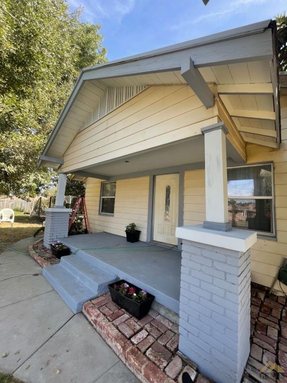 1020 Kelly St, Bakersfield, CA 93304