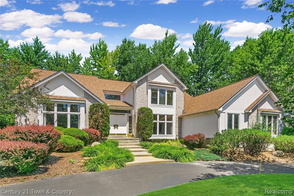 5215 Stonehenge Dr, Rochester, MI 4 Bed, 4 Bath SingleFamily Home