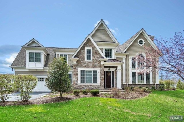 45 Boxwood Ln, Montvale, NJ 07645