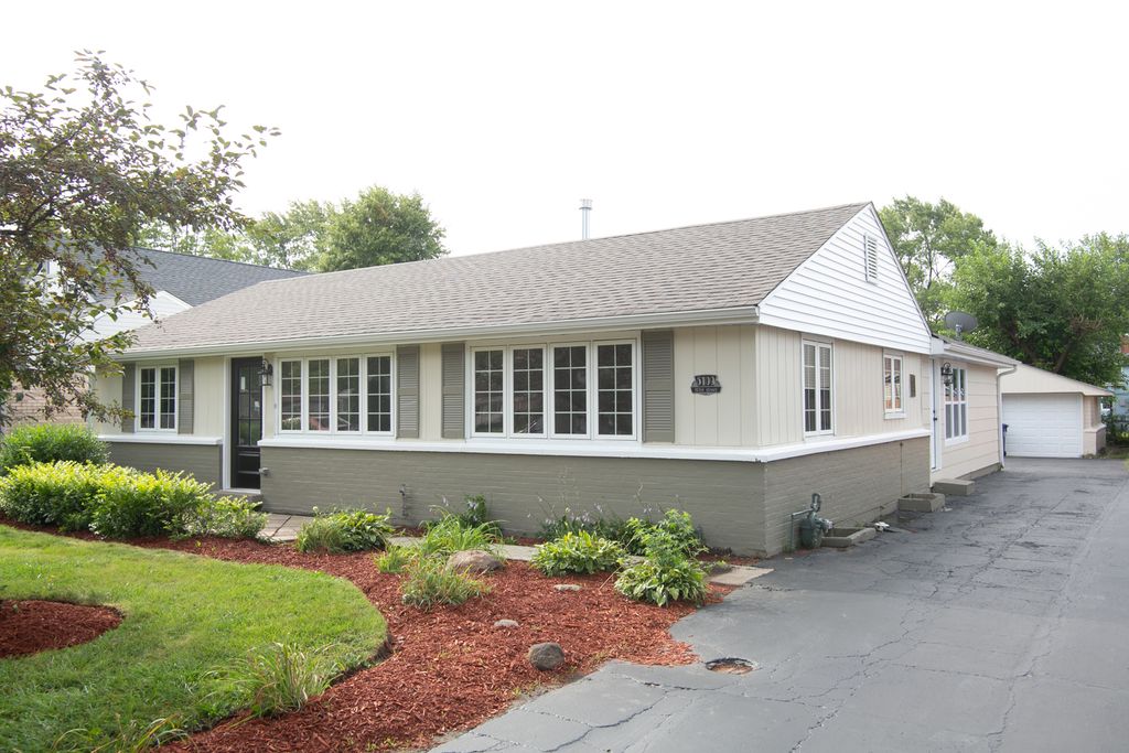 5109 W 101st St, Oak Lawn, IL 60453
