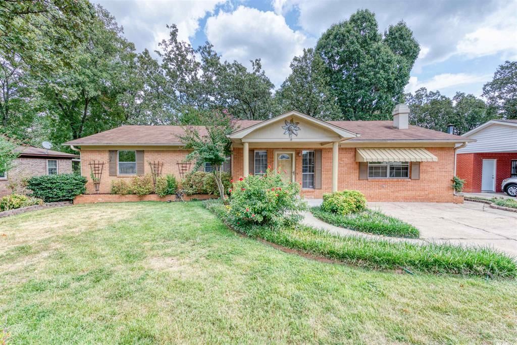 8812 Holiday Dr, Sherwood, AR 72120