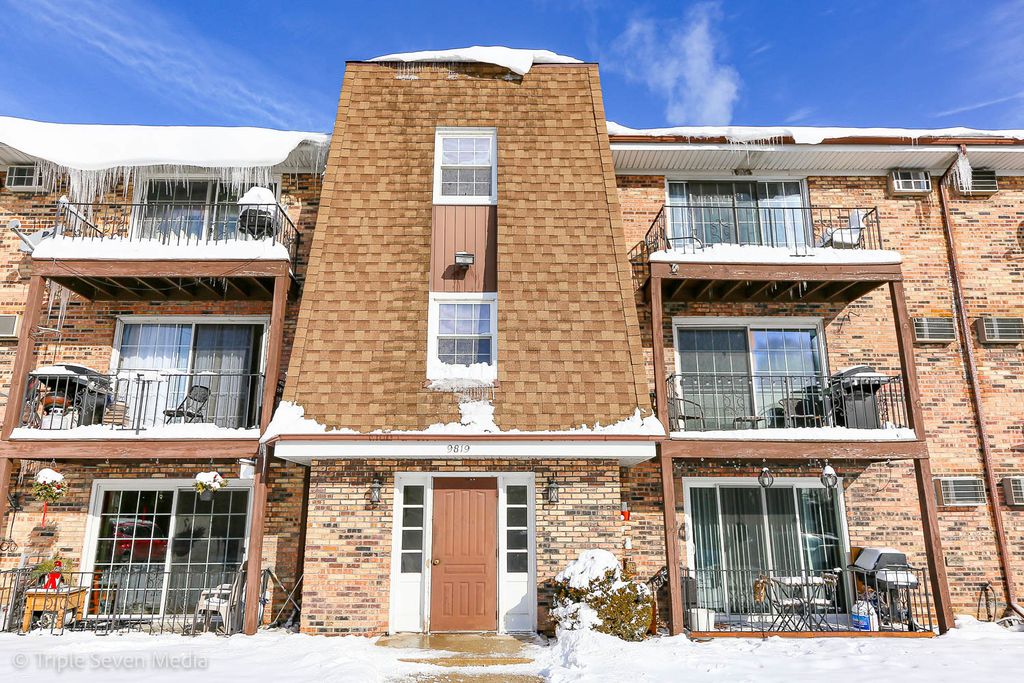 9891 Nottingham Ave #206, Chicago Ridge, IL 60415