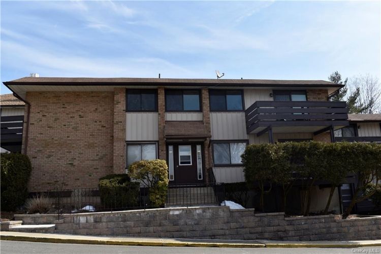 140 Sierra Vista Ln, Valley Cottage, NY 10989