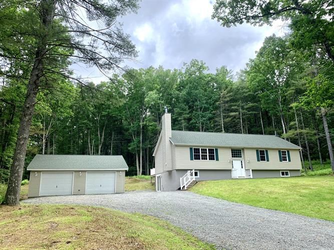 137 Eastwood Cir, Hawley, PA 18428