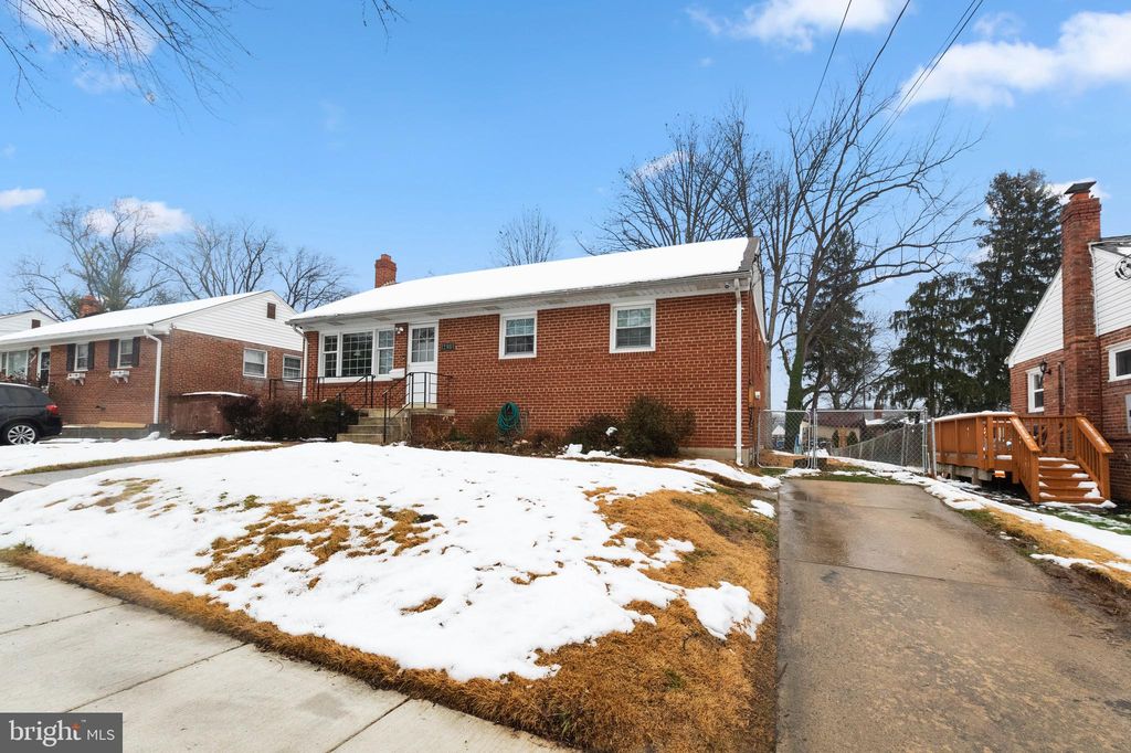 12801 Caldwell St, Rockville, MD 20853