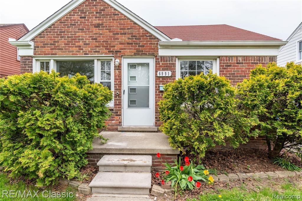 6991 Colonial St, Dearborn Heights, MI 48127