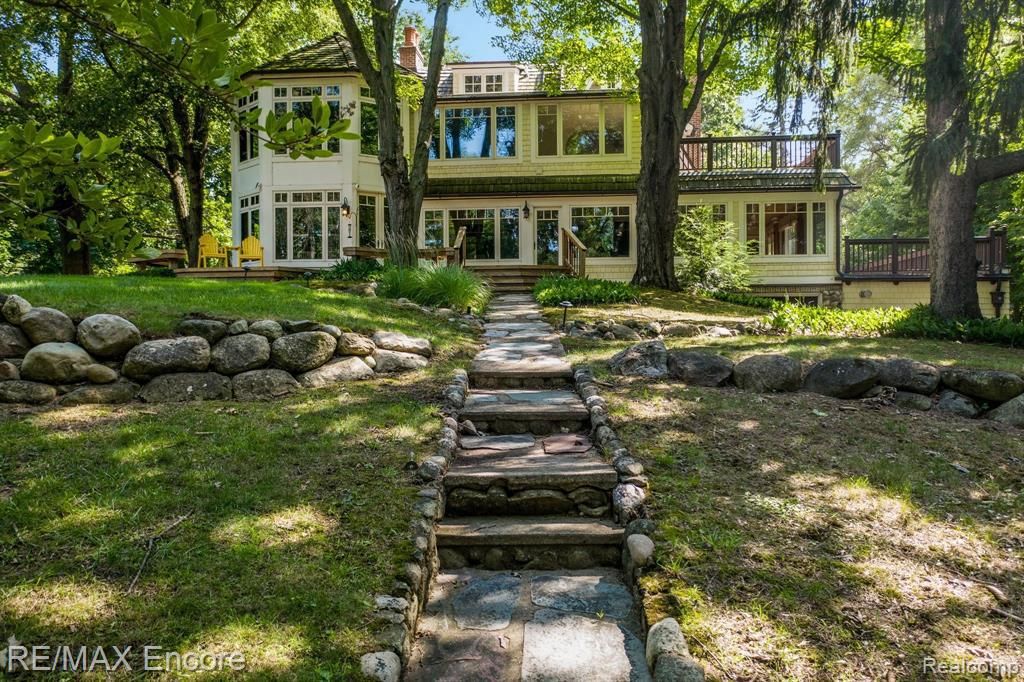 960 Lake Angelus Shrs, Lake Angelus, MI 48326 Trulia