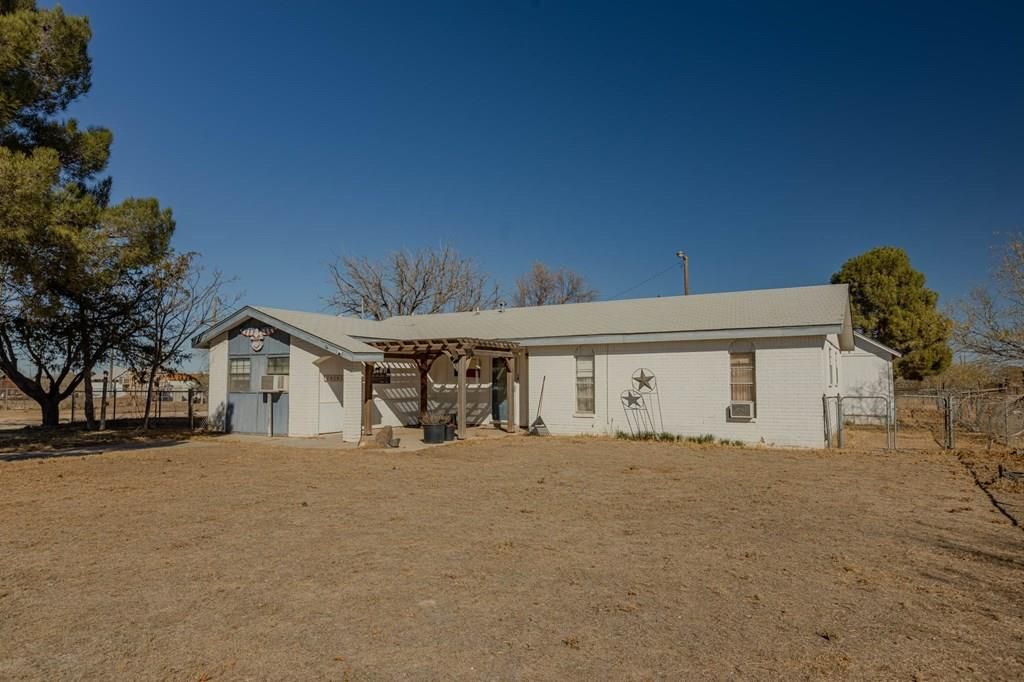 9058 W Riggs Dr, Odessa, TX 79764