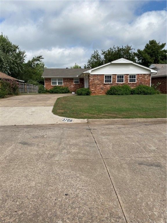 3709 Rolling Ln, Midwest City, OK 73110