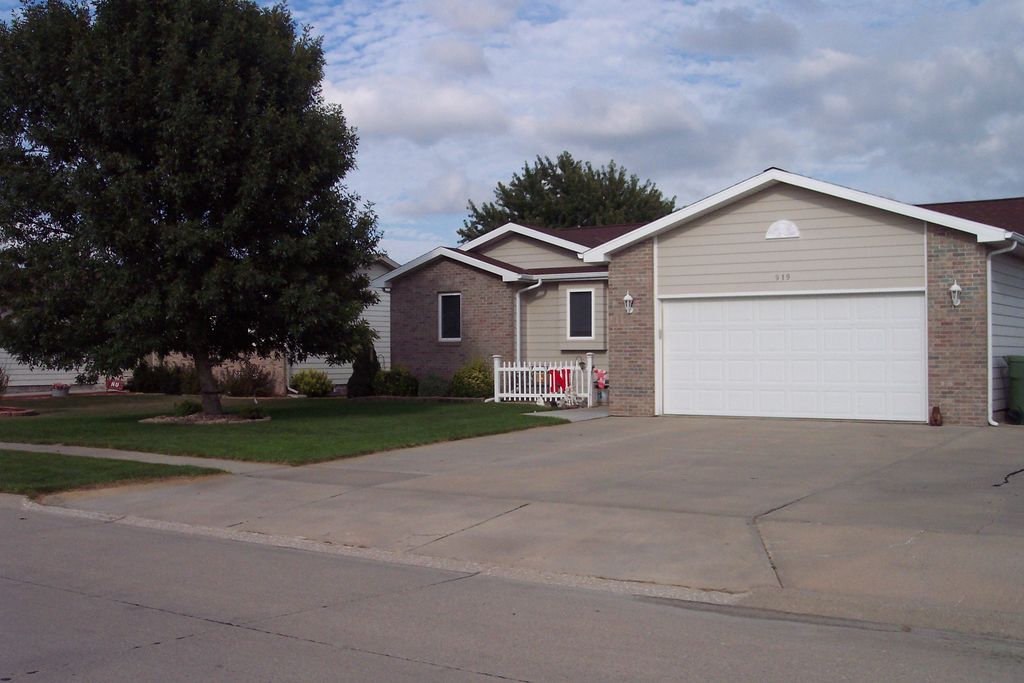 919 11th Ave, Kearney, NE 68845