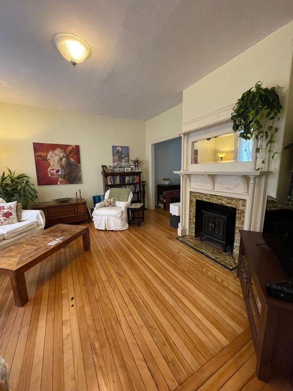 52 Saunders St, Portland, ME 04103