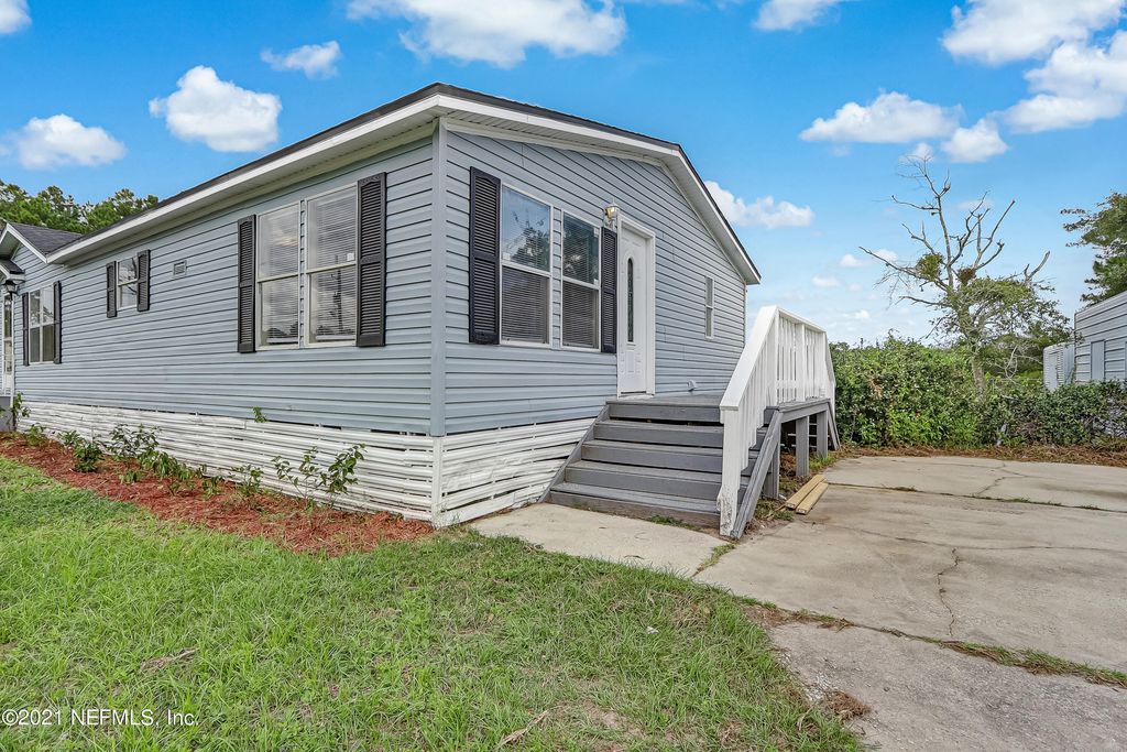 5235 Hammock Lake Dr, Jacksonville, FL 32226