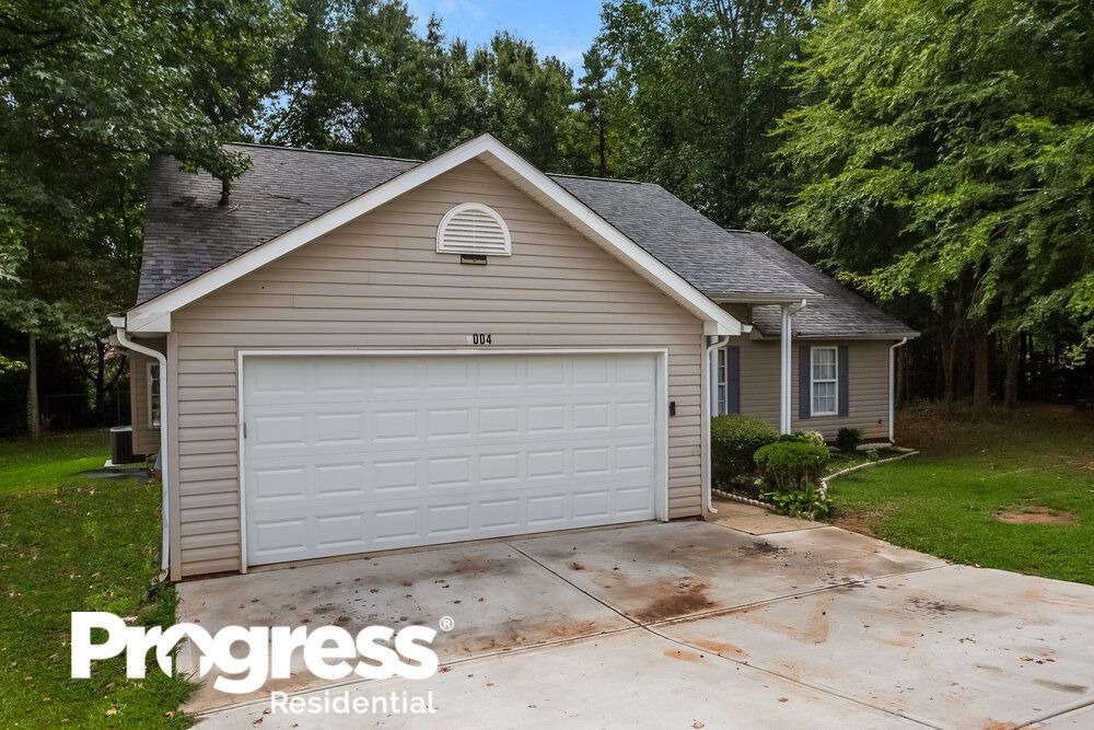 5004 Rosemede Dr, Charlotte, NC 28227