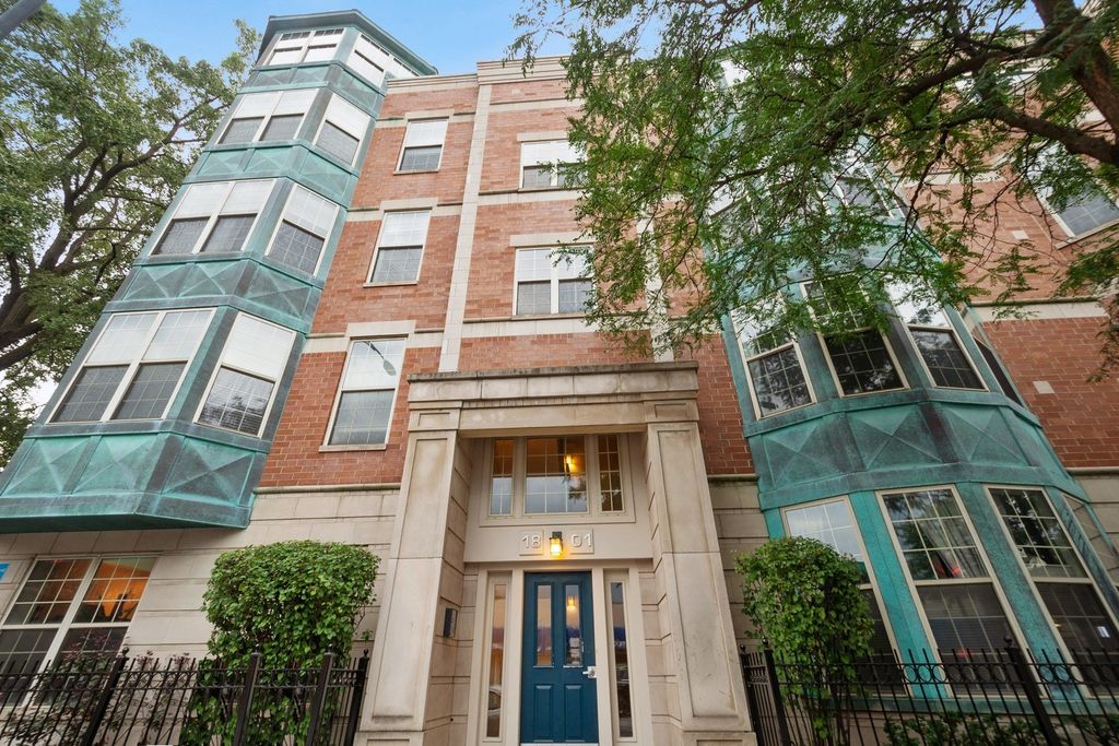 1801 W Addison St #2W, Chicago, IL 60613
