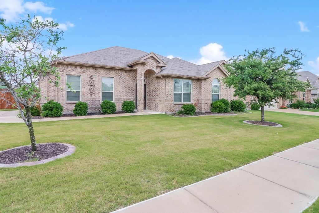1629 Signature Dr, Weatherford, TX 76087
