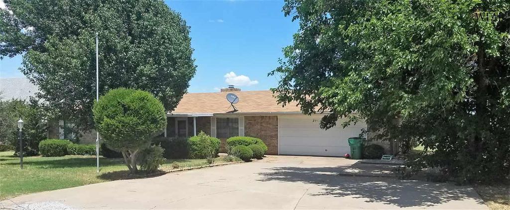 535 Vickers Ct, Iowa Park, TX 76367
