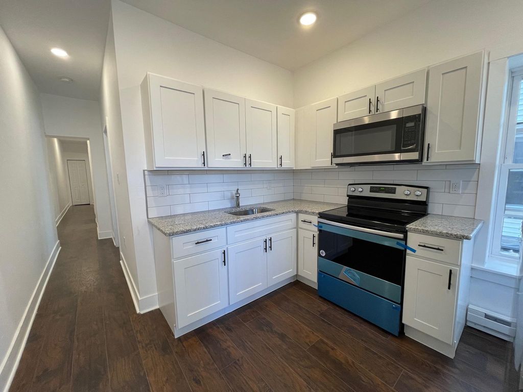 245 N 9th St #1, Allentown, PA 18102