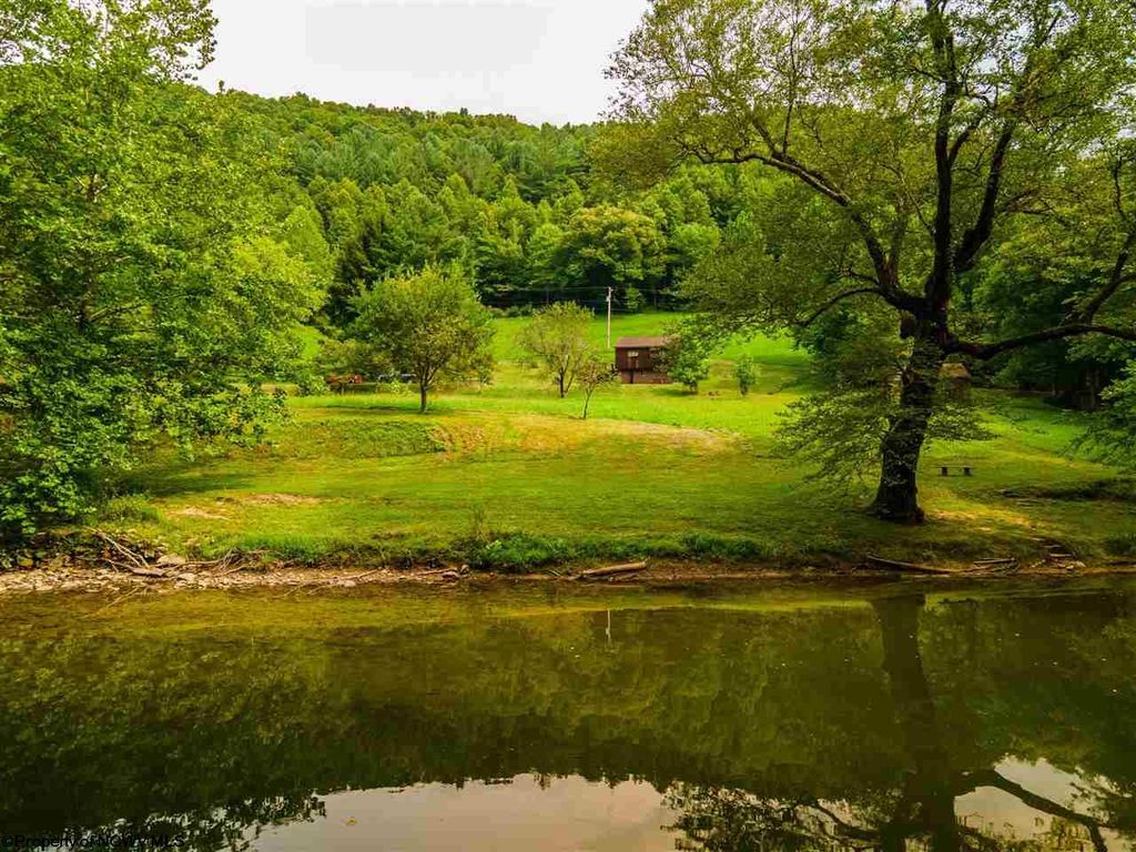 258 Lake Lane Rd, Napier, WV 26631