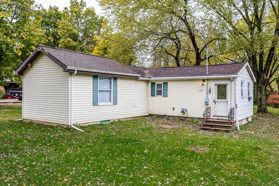 204 Hill Rd, Michigan Center, MI 49254