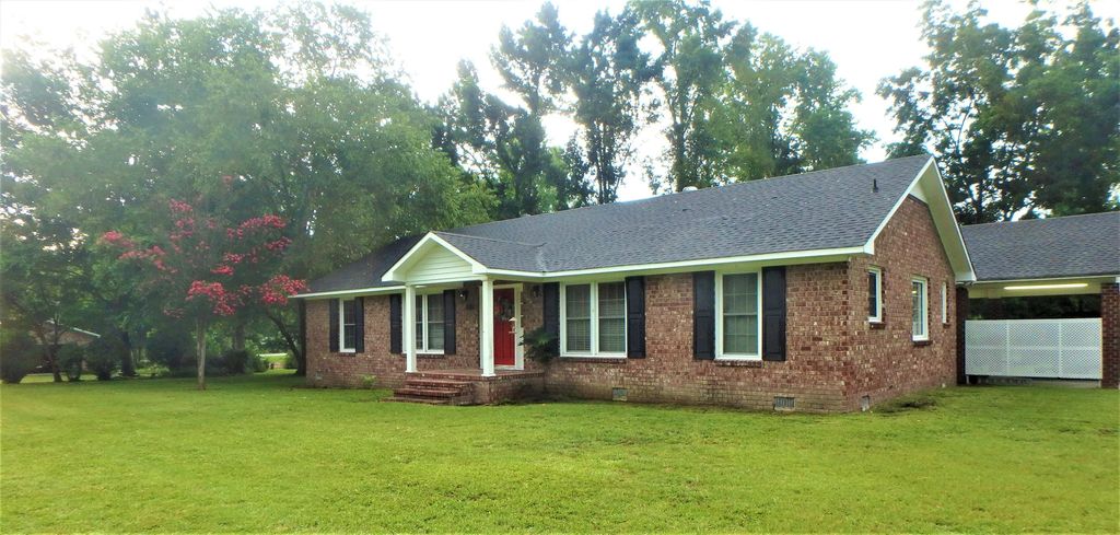 1231 Cherokee Dr, Manning, SC 29102