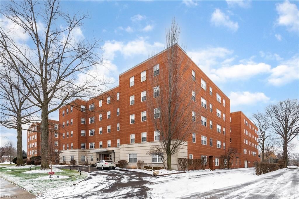18975 Van Aken Blvd #302, Shaker Hts, OH 44122