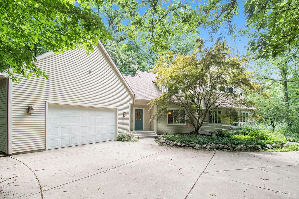 8086 Foxboro Ln, Augusta, MI 49012