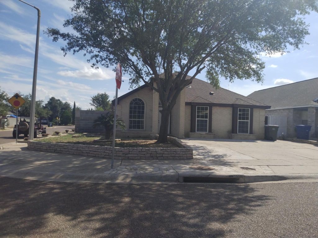 417 Lipan Dr, Laredo, TX 78045