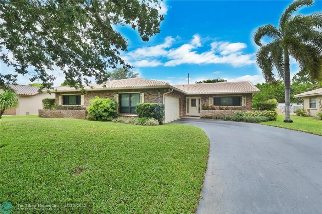 9422 NW 4th St, Coral Springs, FL 33071