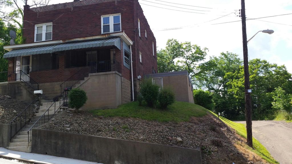 559 N Aiken Ave, Pittsburgh, PA - 2 Bed, 1 Bath Townhouse - 10 Photos