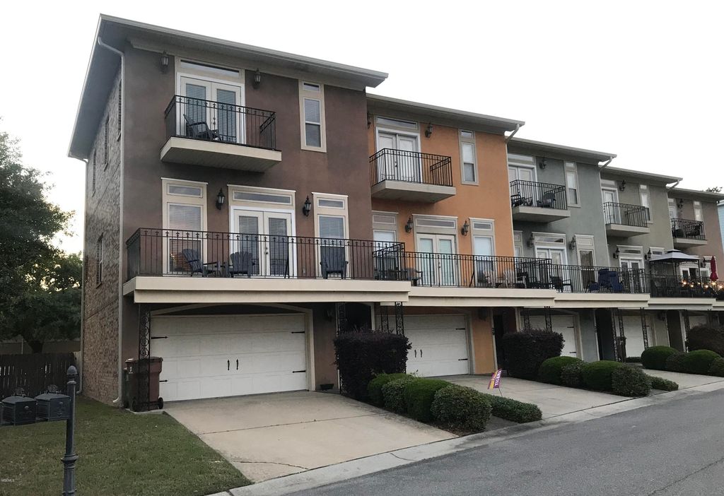 28 Oak Alley Ln, Long Beach, MS 39560 2 Bed, 3 Bath Condo MLS