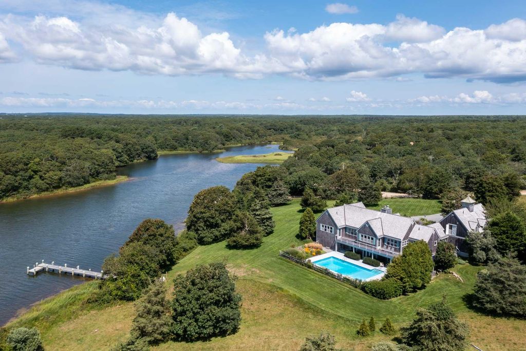 81 Oyster Pond Rd, Edgartown, MA 02539