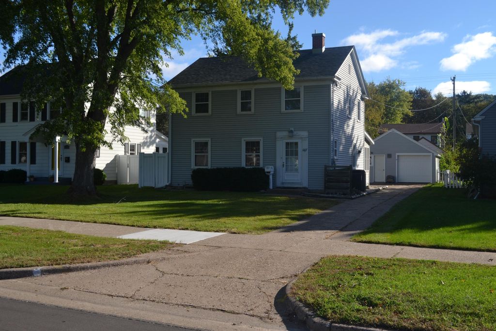 1107 Losey Blvd S, La Crosse, WI 3 Bed, 2 Bath SingleFamily Home