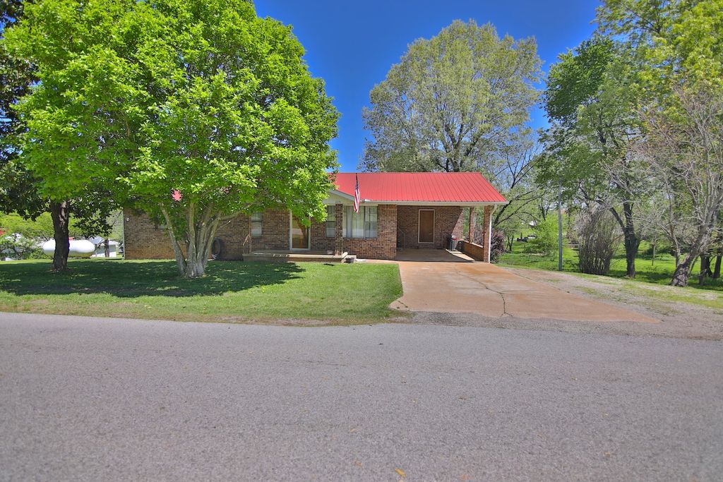 225 N 6th St, Mammoth Spring, AR 3 Bed, 2 Bath SingleFamily Home