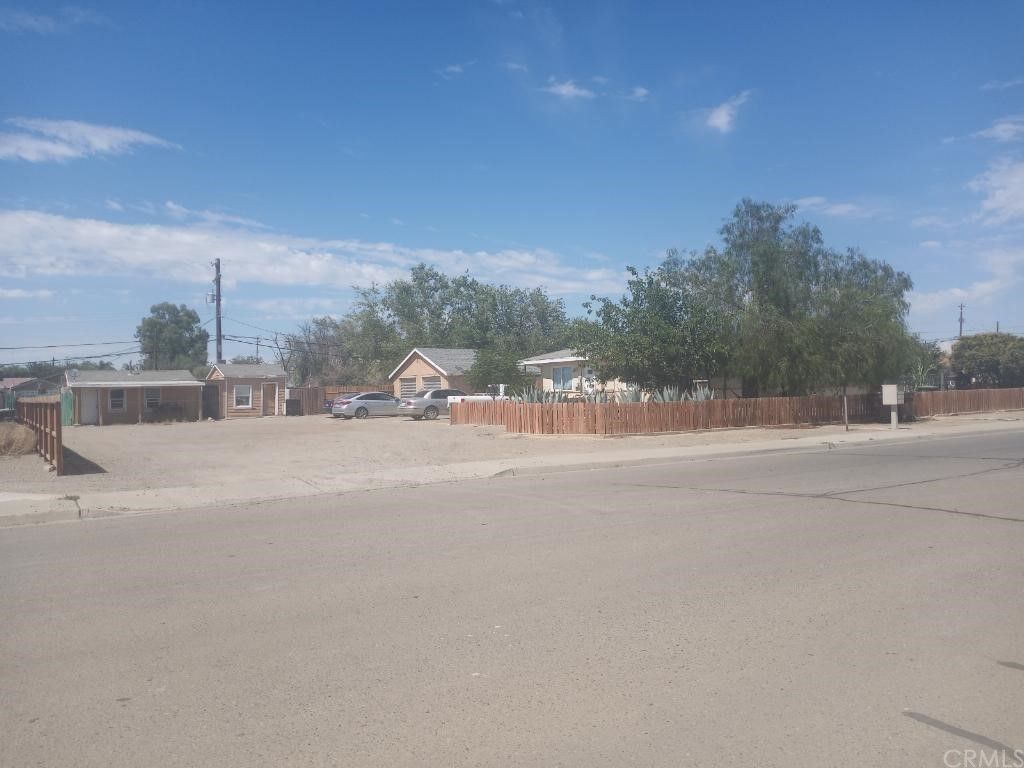 317 E Orange St, Avenal, CA 93204