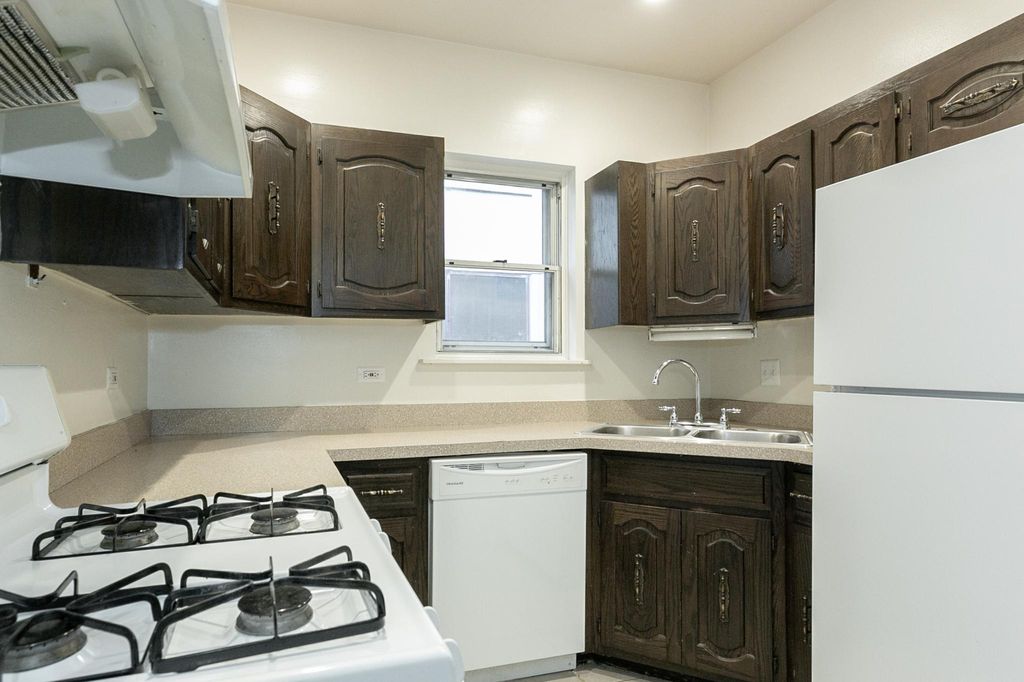 444 N State St #2A, Chicago, IL 60654