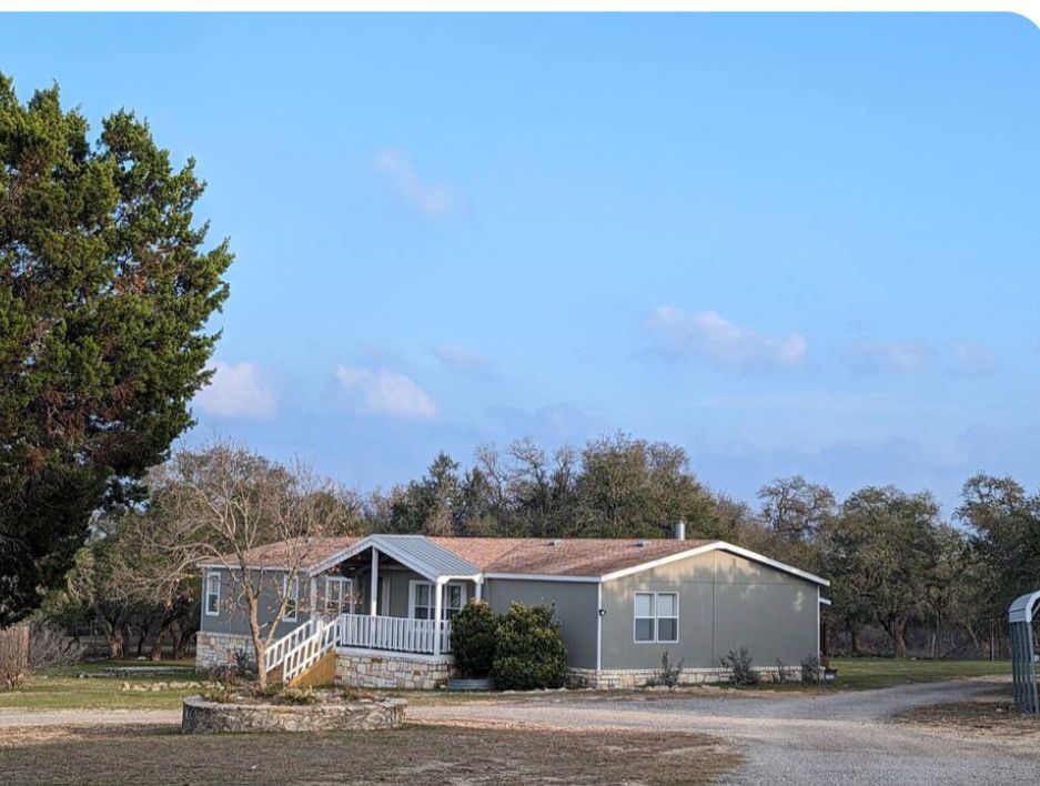 301 S  Oak Forest Dr #B, Dripping Springs, TX 78620